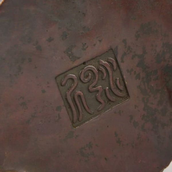 antikvarnaya bronzovaya kuril'nitsa muzeynyy eksponat